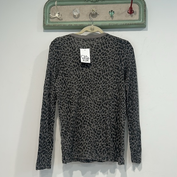 Chaser Gray Leopard Print Long Sleeve waffle knit Tee medium new - Picture 5 of 6